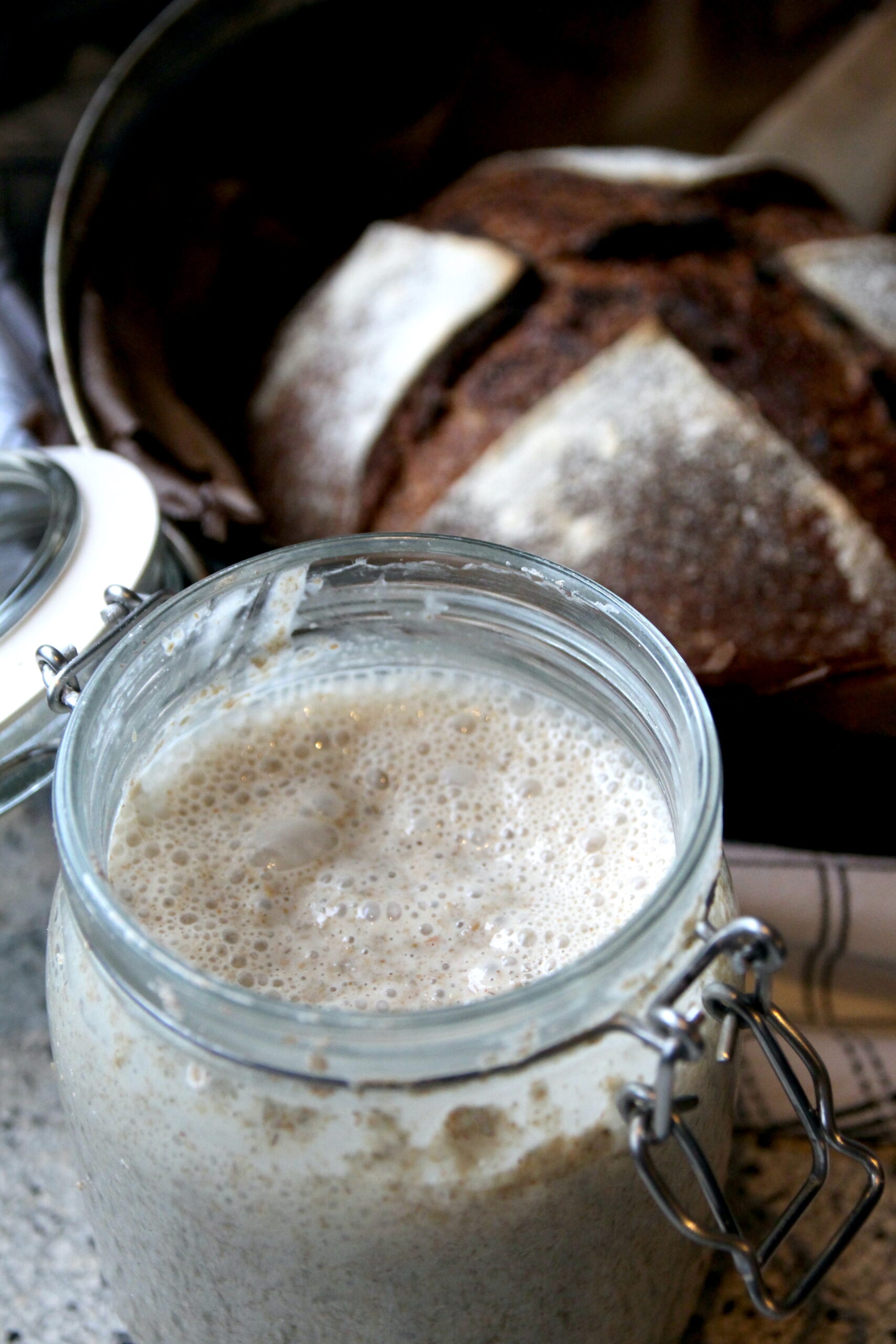 zuurdesemstarter met brood