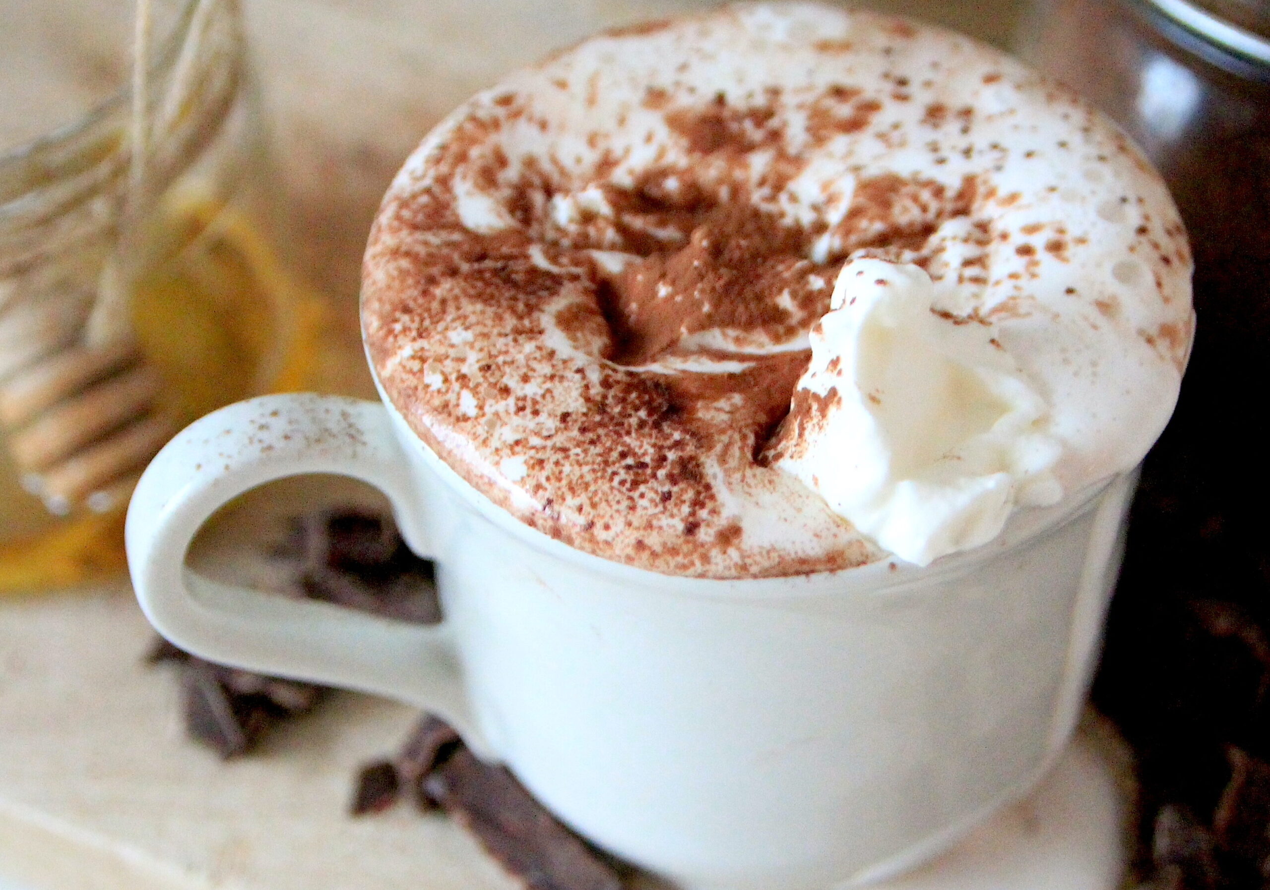 chocolademelk klaar om opgedronken te worden